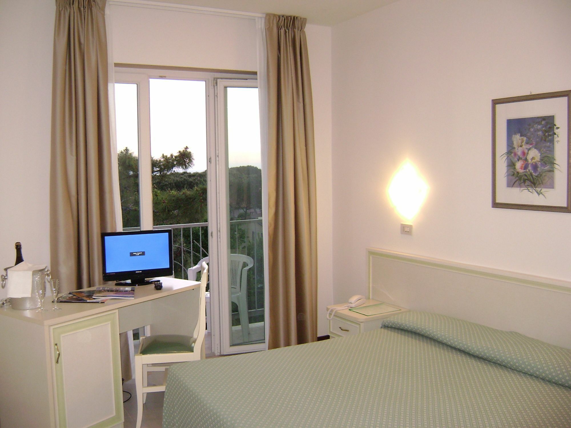 Hotel Mediterraneo Marina di Pietrasanta Kültér fotó